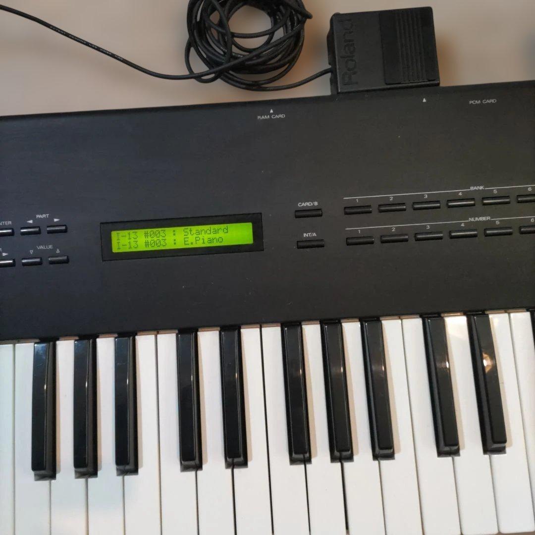 Roland U-20 RS-PCMキーボード /通電確認. ペダル、説明書付
