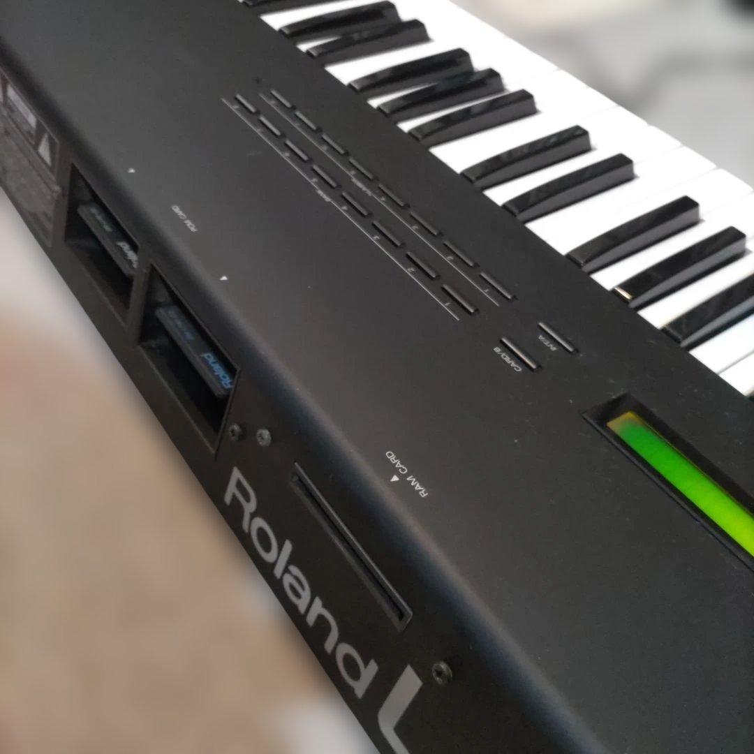 Roland U-20 RS-PCMキーボード /通電確認. ペダル、説明書付