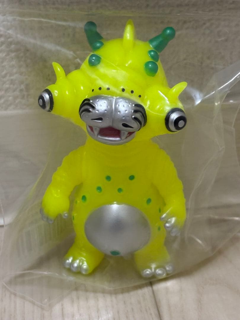 MAXTOY ミニソフビ怪獣 テツオン 蛍光イエロー　未開封