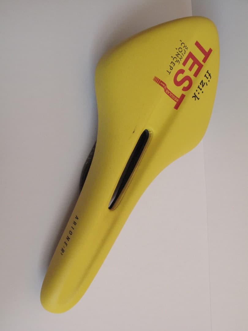 Fizik Arione R3 Test saddleイエロー サドル Kium
