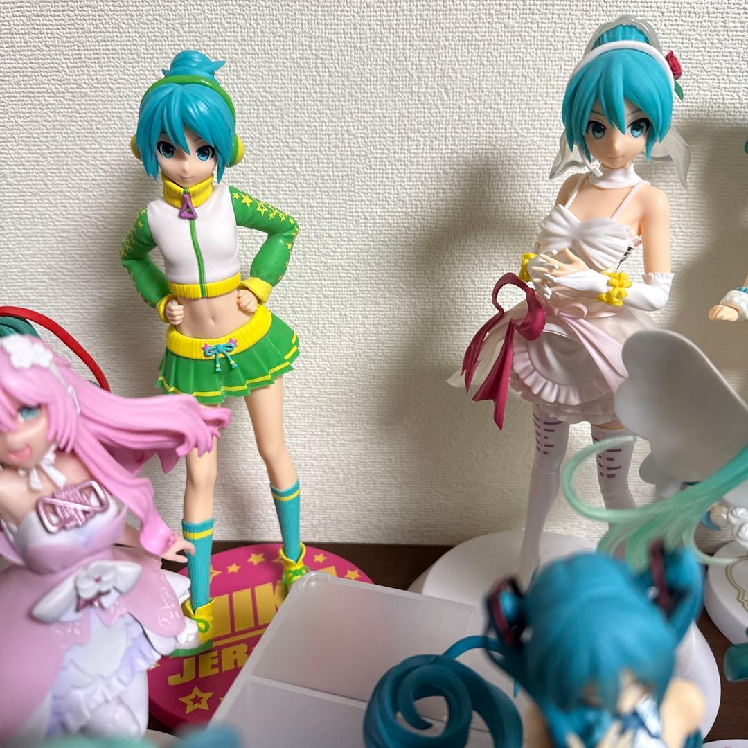 初音ミク　フィギュア　16体　まとめ売り