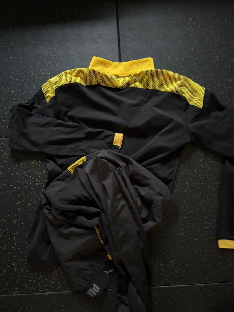 PUMA トレーニングウェア　ブラック/イエロー