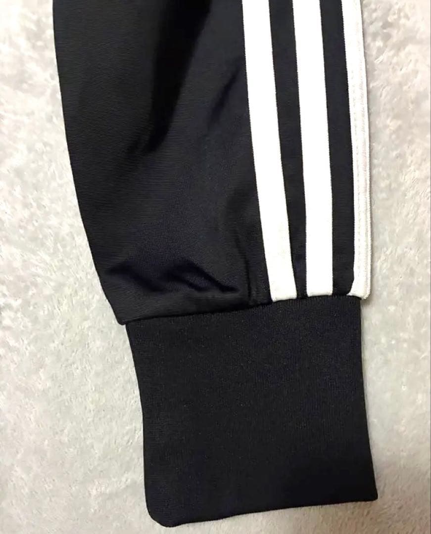 adidas ブラック トラックスーツ 上下セット　サイズ違い