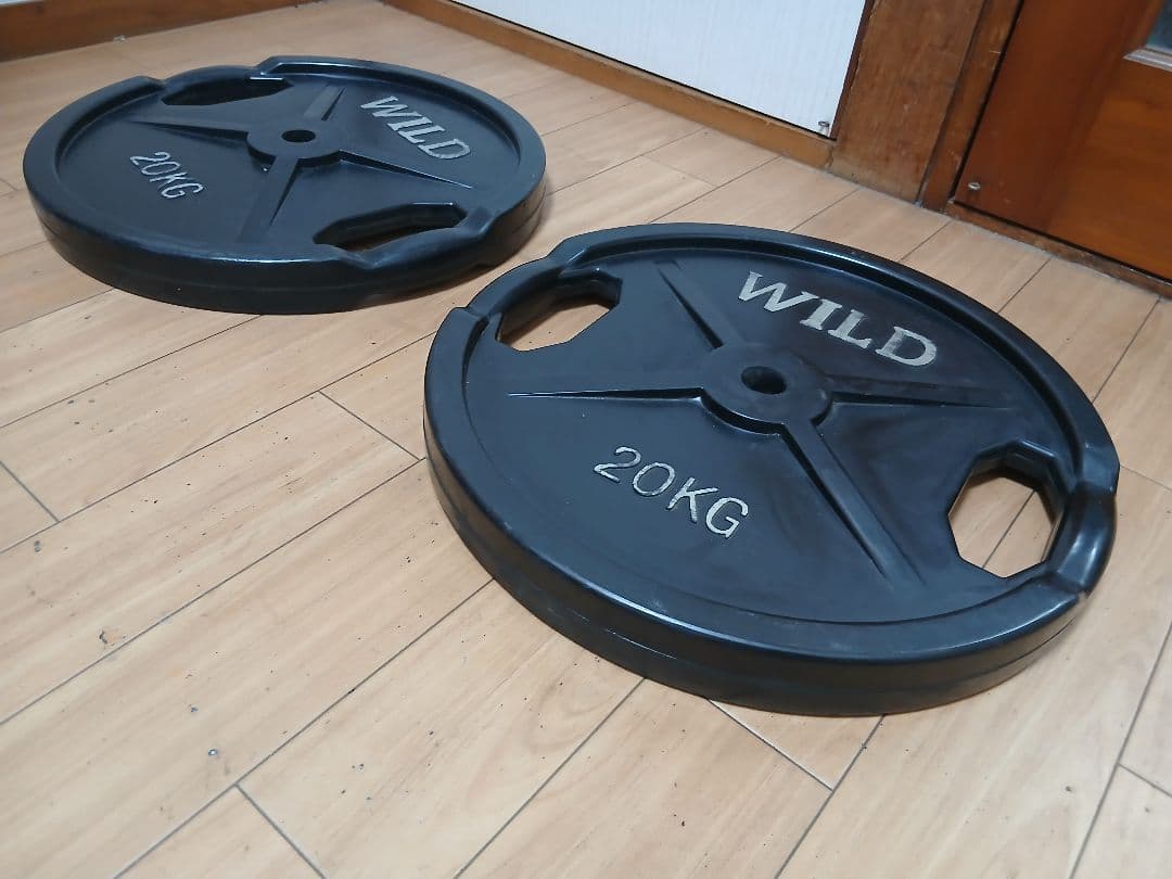 ① WILD FIT バーベル　プレート 20kg x 1枚