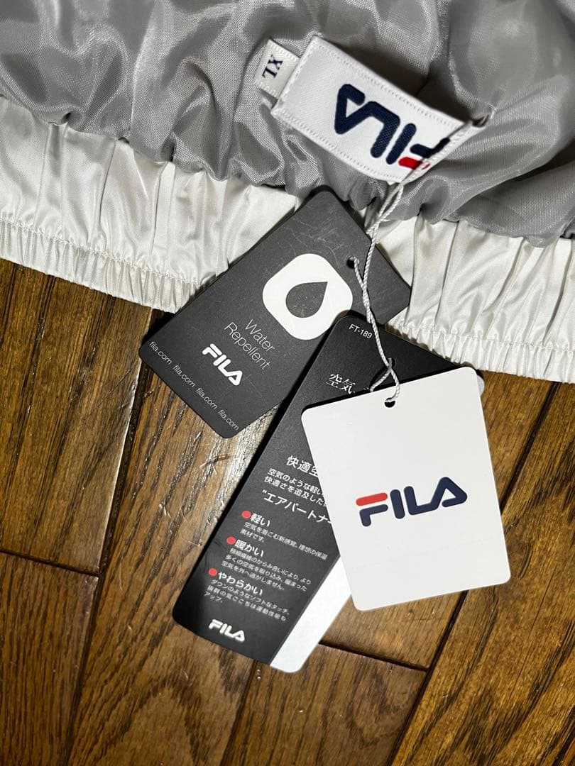 値下げ　FILA アップ　防寒 レディースXL 白銀色　中綿　未使用　半額以下