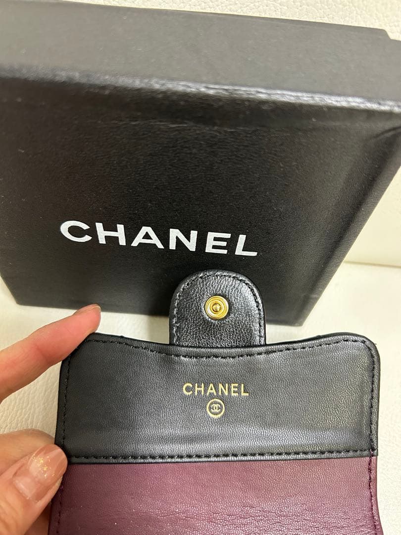 CHANELノベルティ二つ折り財布ゴールド金具