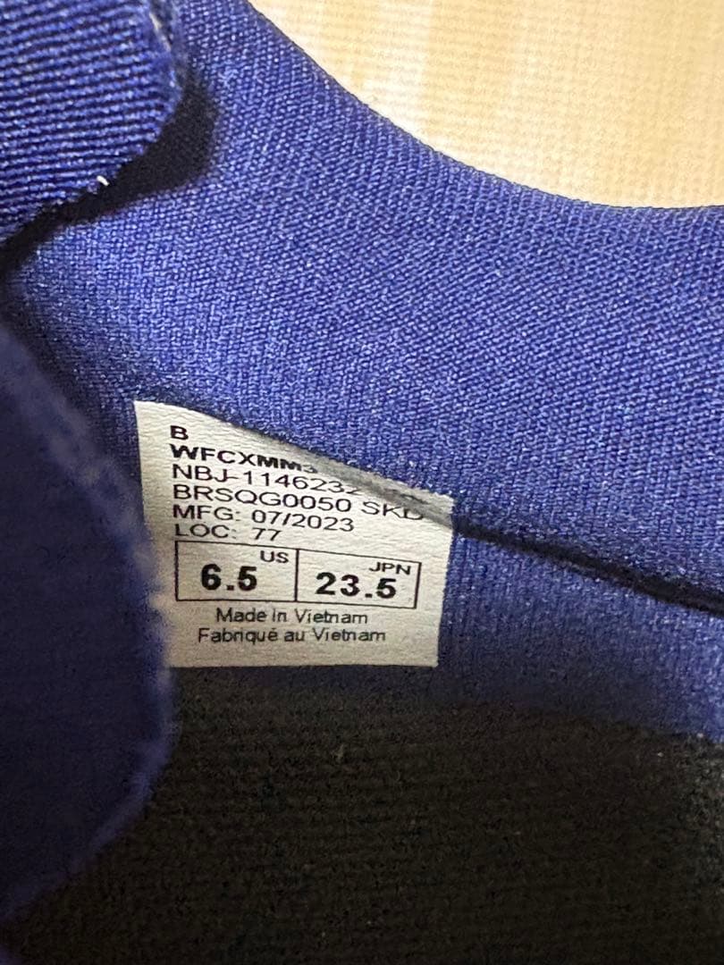 【新品未使用】New Balance FuelCell 23.5cm
