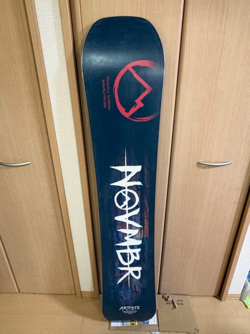 NOVEMBER ARTISTE（152cm）スノーボード