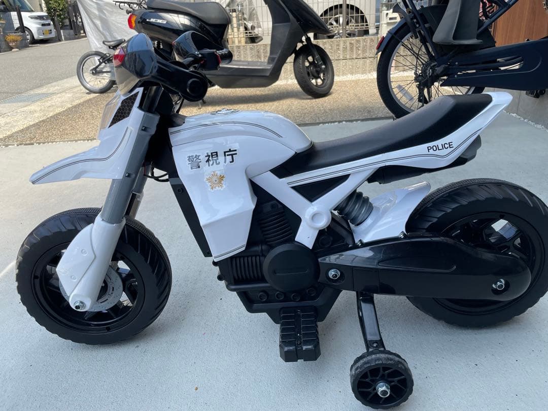 ホワイト 電動ポリスバイク 子供用 補助輪付き