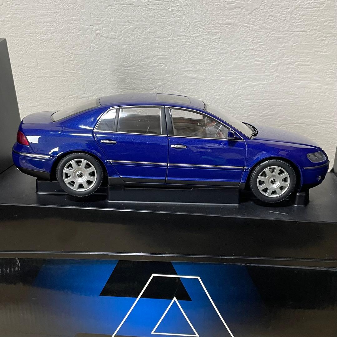 オートアートパフォーマンス 1/18 フォルクスワーゲン フェイトン ブルー