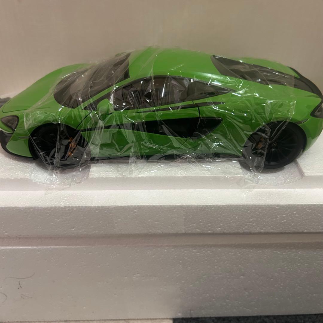 【新品】AUTOart ミニカー マクラーレン　1/18 570S