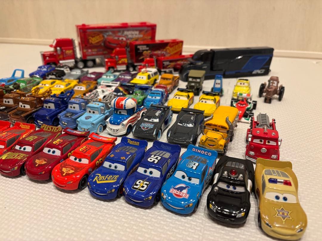 カーズ トミカ55台 トレーラー付き 廃盤品あり
