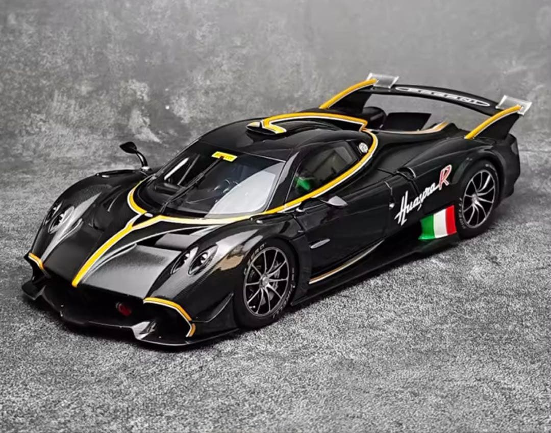 Pagani Huayra R 1/18 スケールモデルミニカー