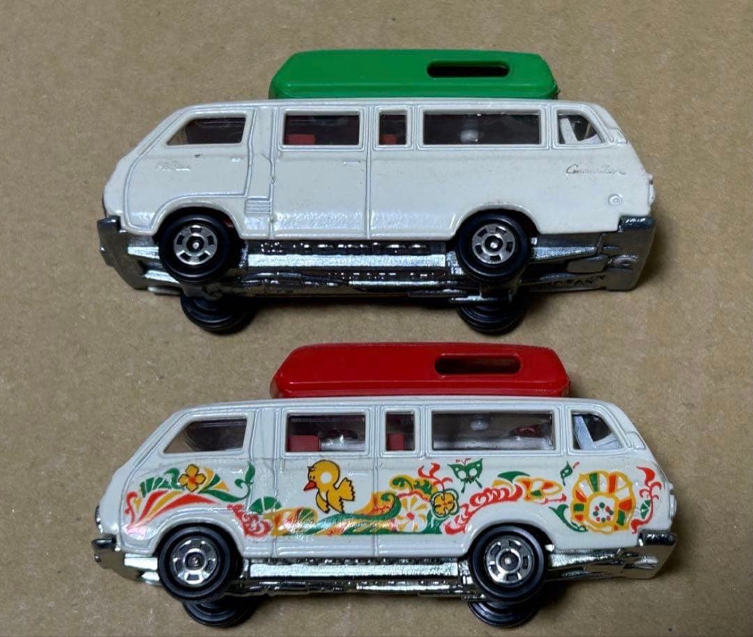 トミカ トヨタ ハイエースコミューター キャンピングカー 2台セット