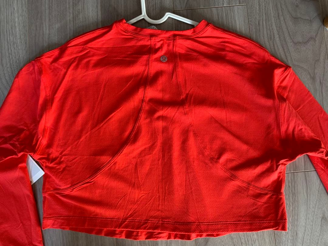 【新品未使用】ルルレモン　赤　Muscle Love Long Sleeve