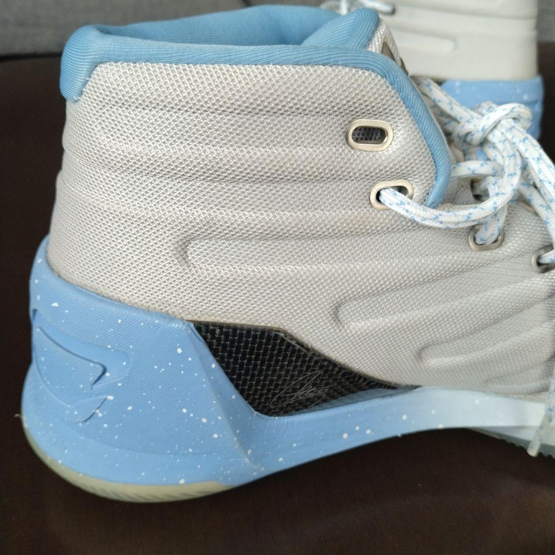 UNDER ARMOUR カリー3　Birthday海外限定モデル