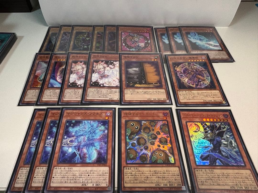 遊戯王　ブラック・マジシャンデッキ　滅びの黒魔術師　ティマイオスの眼光　他53枚