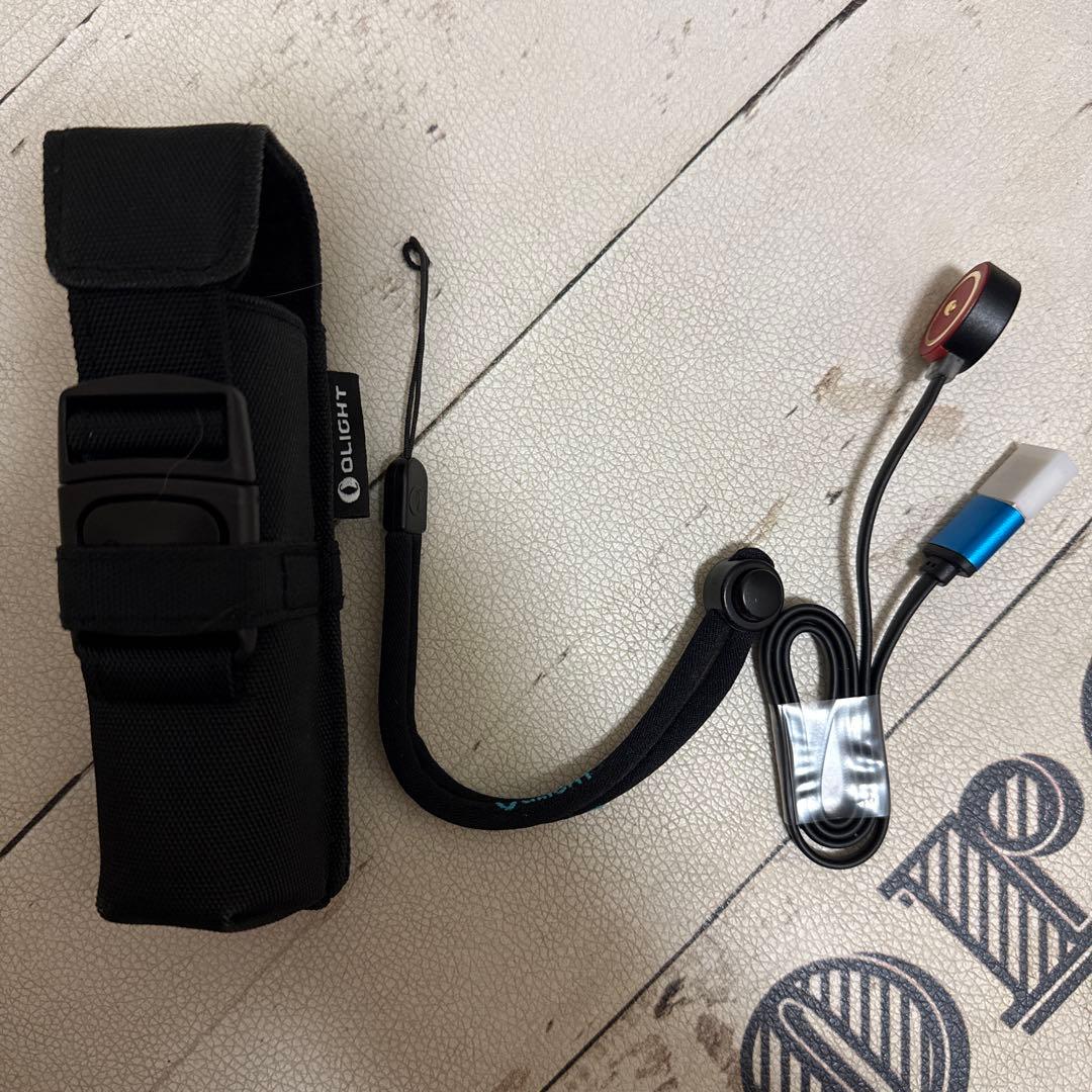 Olight オーライトSeeker 3 Pro 懐中電灯　フラッシュライト