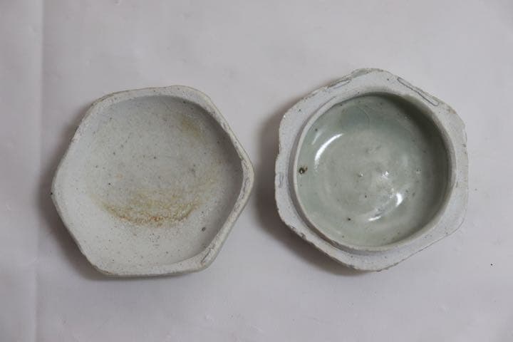 中国　北宋時代影青香合　牡丹紋　木箱付　アンティーク1227
