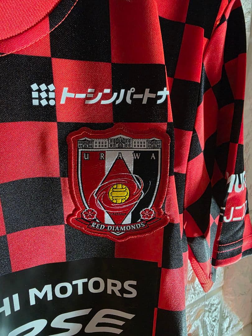 ★タグ付き未使用★浦和レッドダイヤモンズ★プレマッチウェア★3選手サイン入り