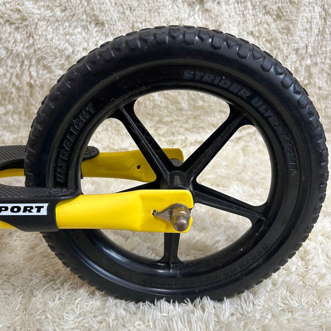 STRIDER SPORTS 12inch ストライダー イエロー　スタンド付き