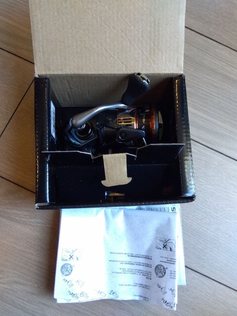 新品未使用！！　シマノ スピニングリール 26ナスキー 2500