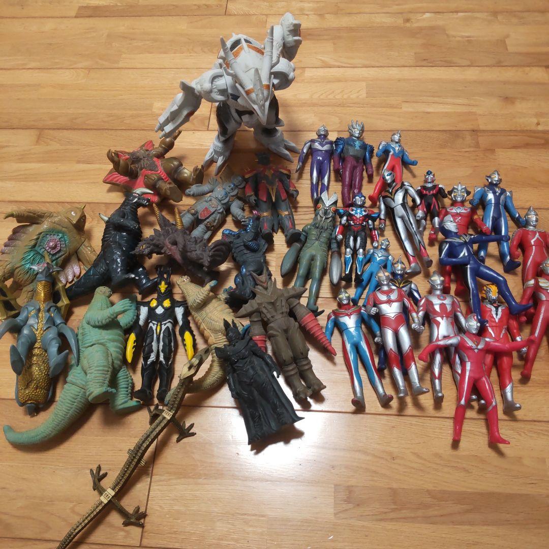 ウルトラマンソフビ 約30体、図鑑セットおまとめ売り