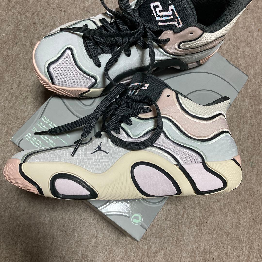 Jordan STEP 女性用バスケットボールシューズ