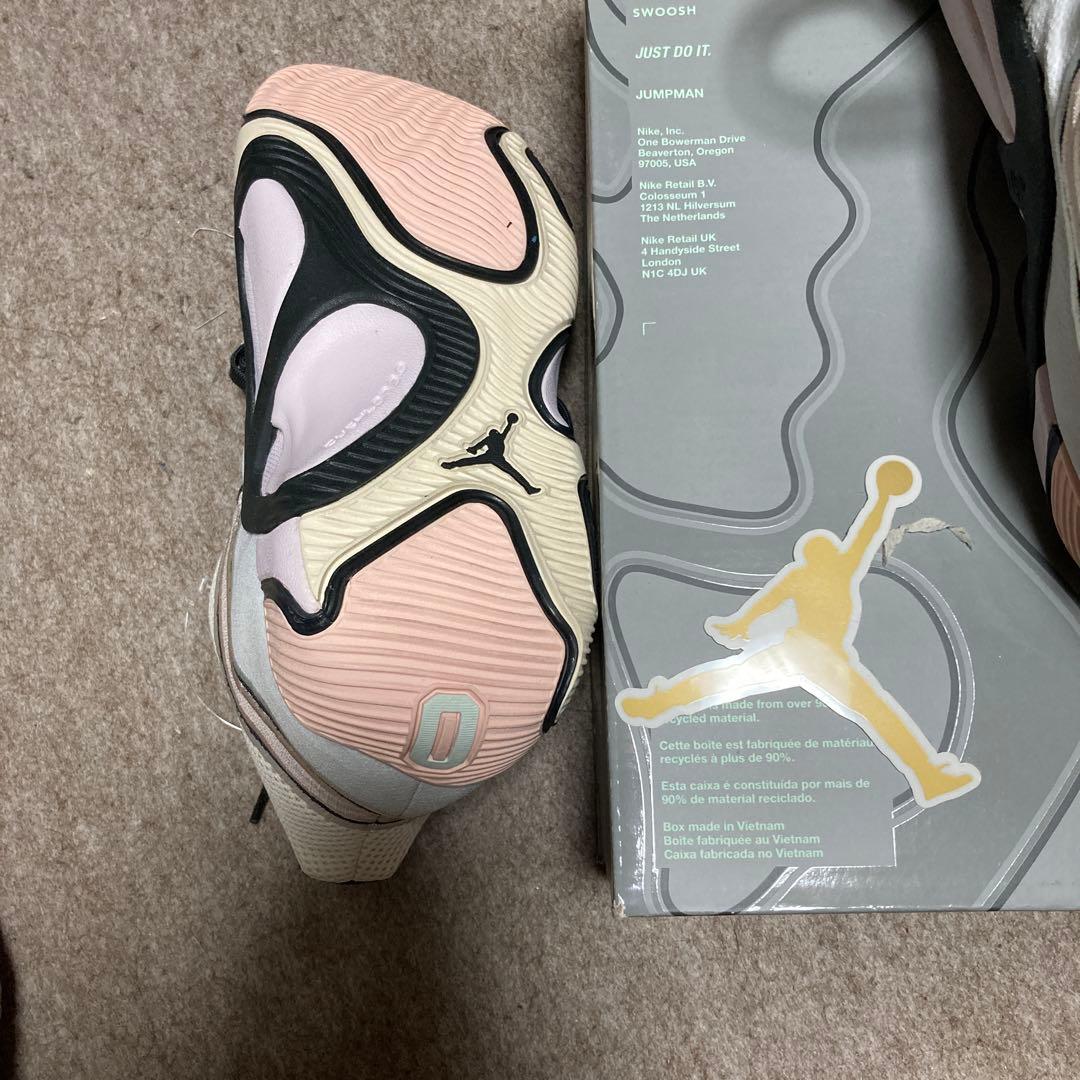 Jordan STEP 女性用バスケットボールシューズ