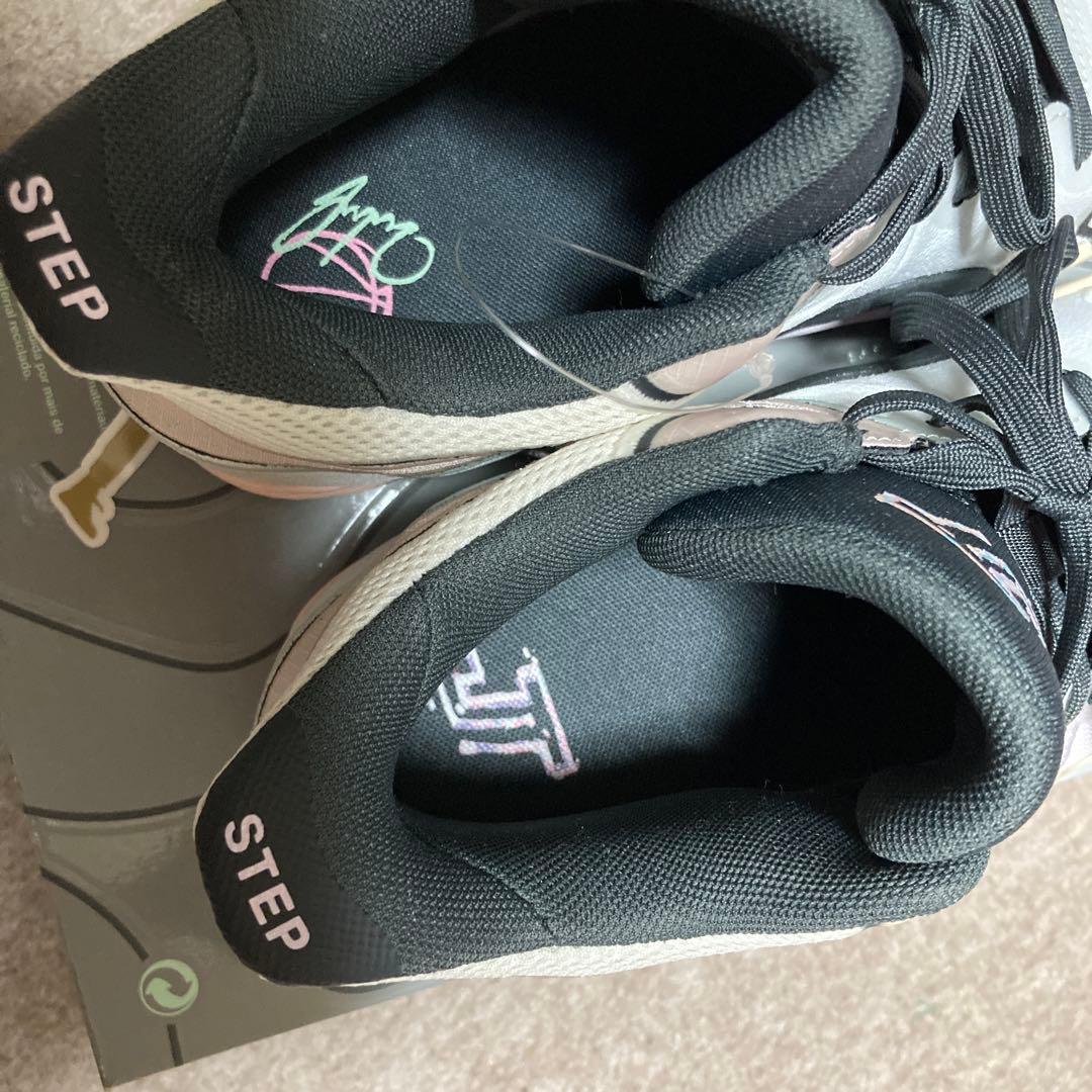 Jordan STEP 女性用バスケットボールシューズ