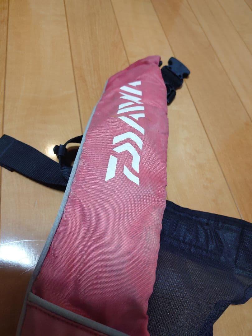 Daiwa ライフジャケット 赤/黒　動作確認不明