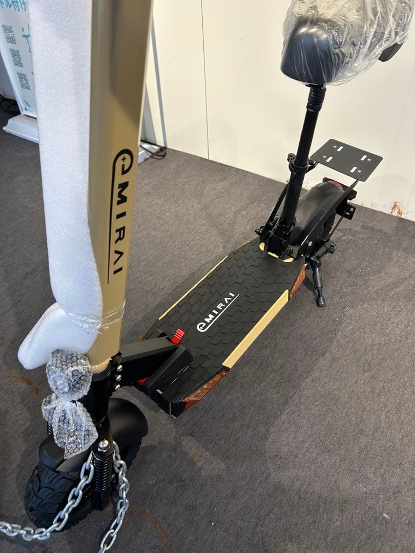 日本製EVスクーター　一台サンドベージュ　サドル付き展示車