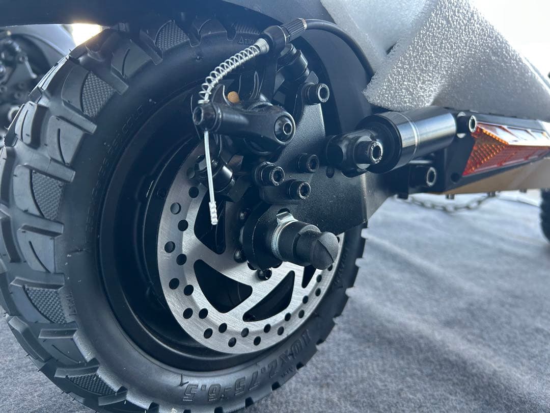 日本製EVスクーター　一台サンドベージュ　サドル付き展示車