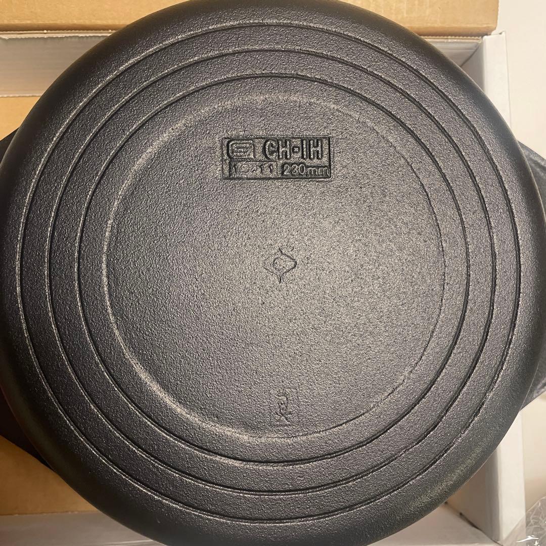【未使用品】柳宗理 南部鉄器浅型鉄鍋 鉄蓋・ハンドル付 IH対応 ＜22㎝＞