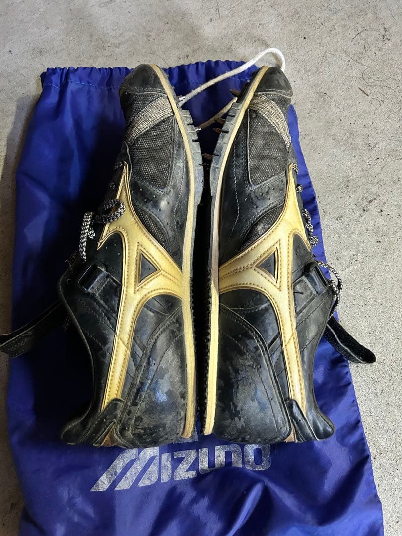 Mizuno 走幅跳スパイク ブラック/イエロー 収納袋付き