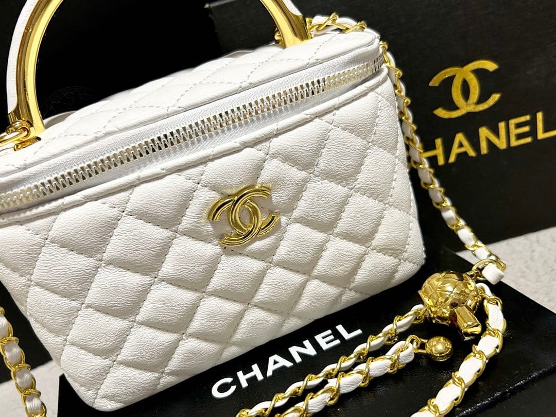 キルティングデザイン　バッグ　CHANEL