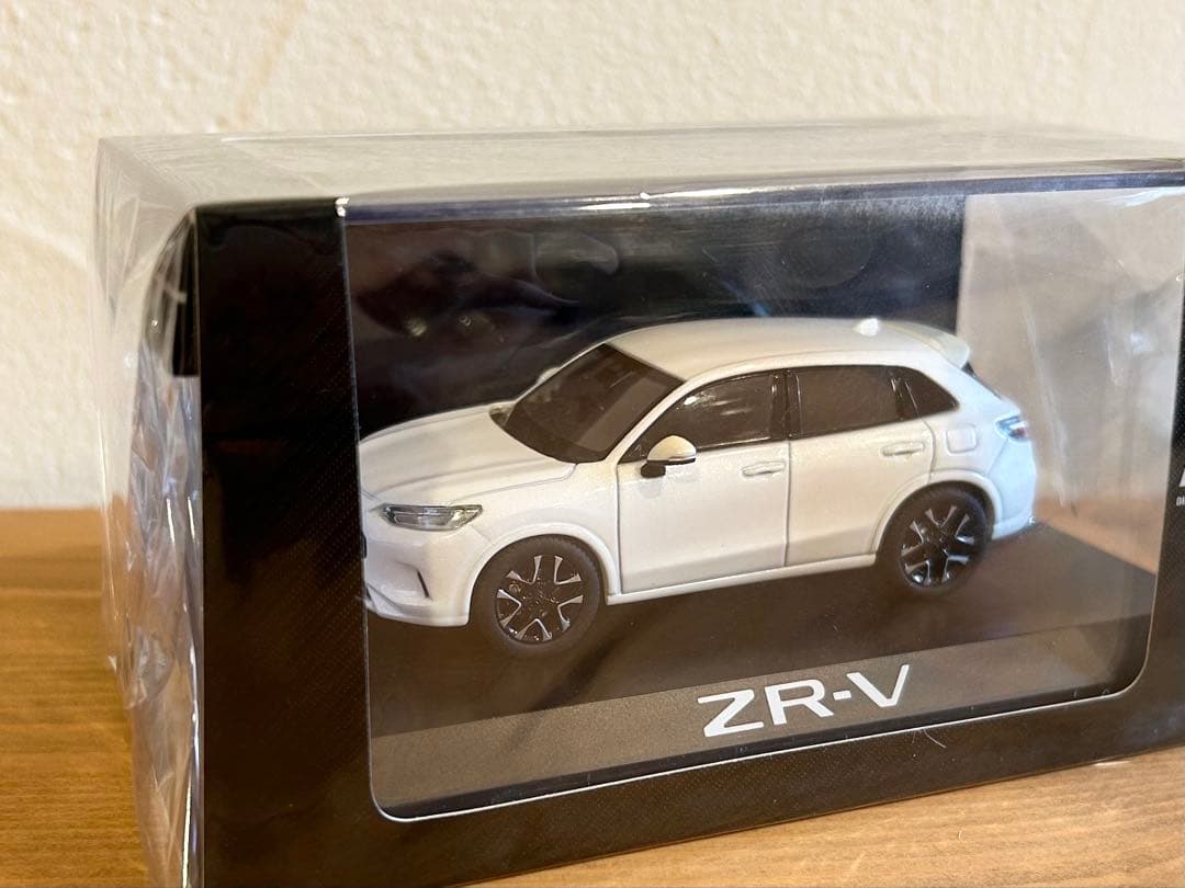 ホンダ ZR-V e:HEV 1/43 プラチナホワイト・パール ミニカー