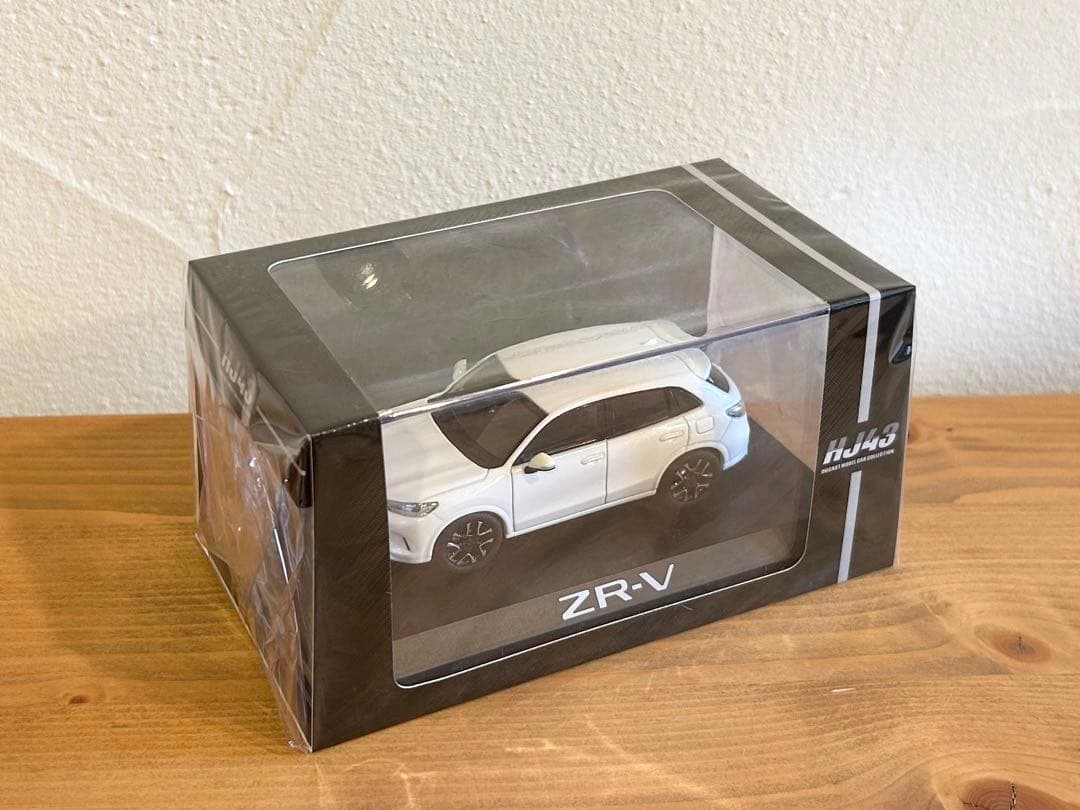 ホンダ ZR-V e:HEV 1/43 プラチナホワイト・パール ミニカー