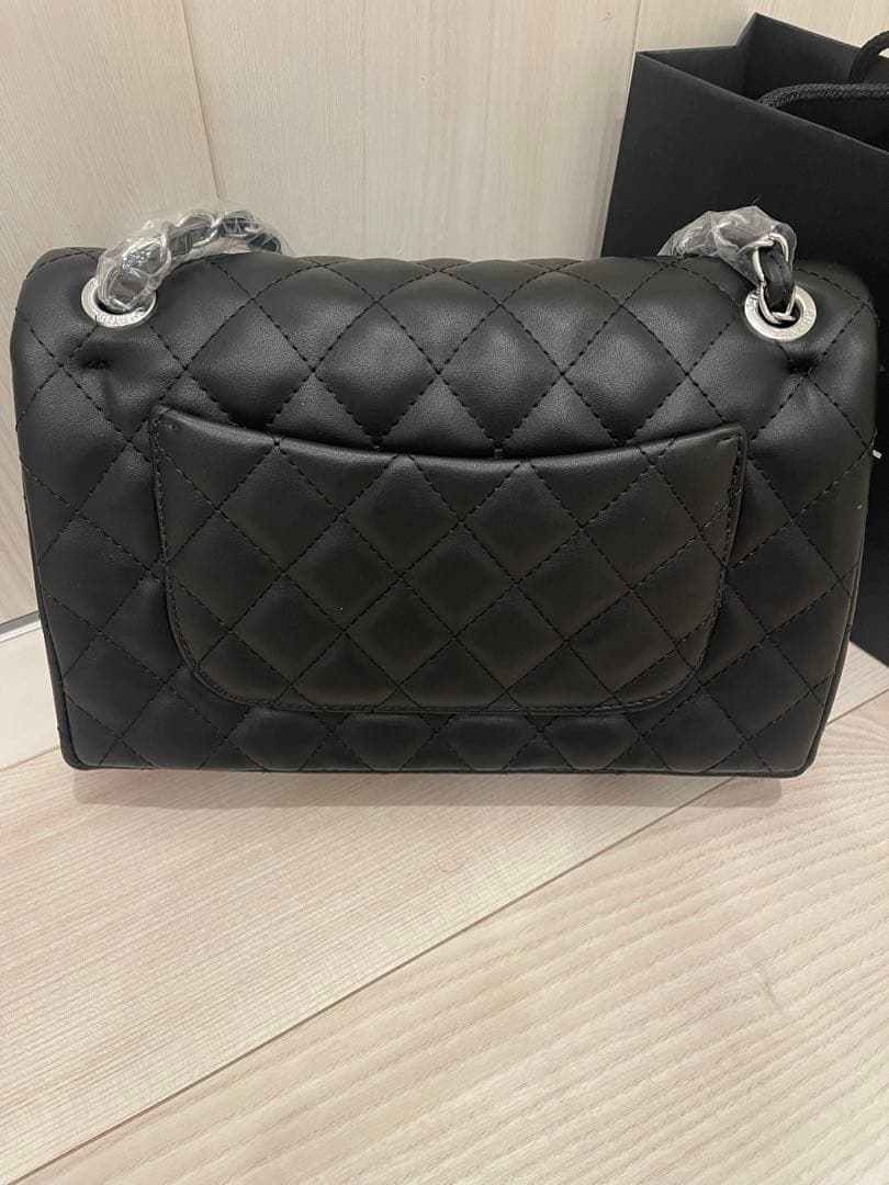 CHANEL ノベルティ　シルバーショルダーバック