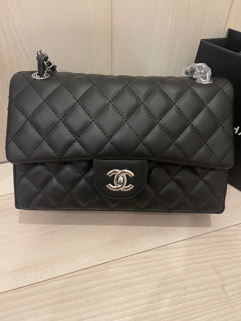 CHANEL ノベルティ　シルバーショルダーバック