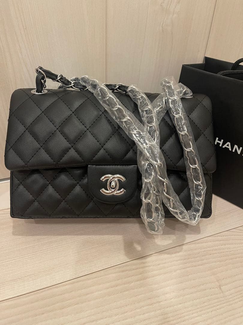 CHANEL ノベルティ　シルバーショルダーバック