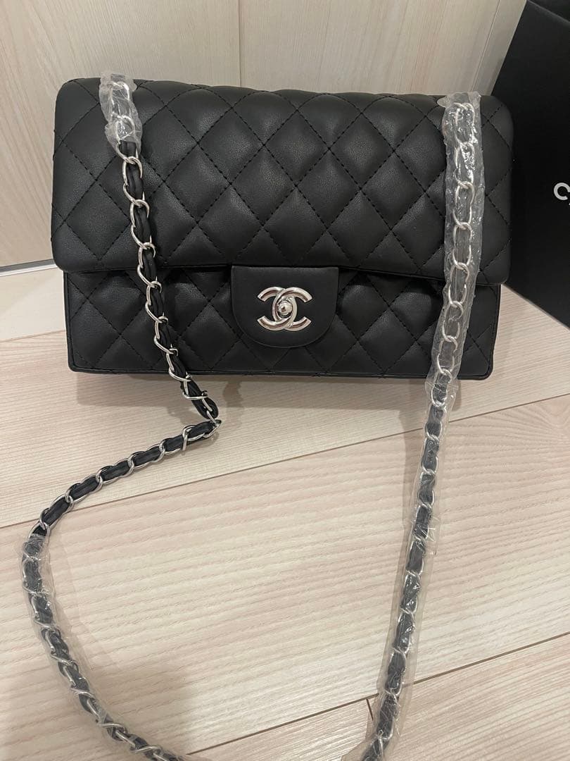 CHANEL ノベルティ　シルバーショルダーバック