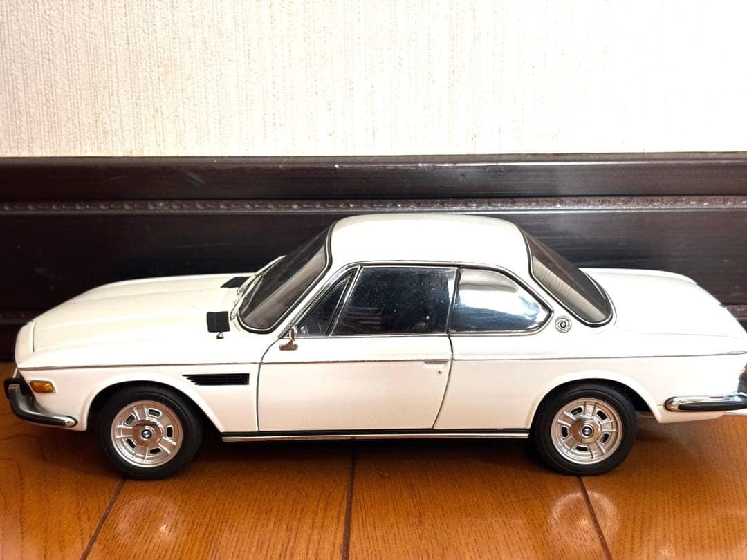 激レア品　 3.0 CSI ミニカー ホワイト　1/18