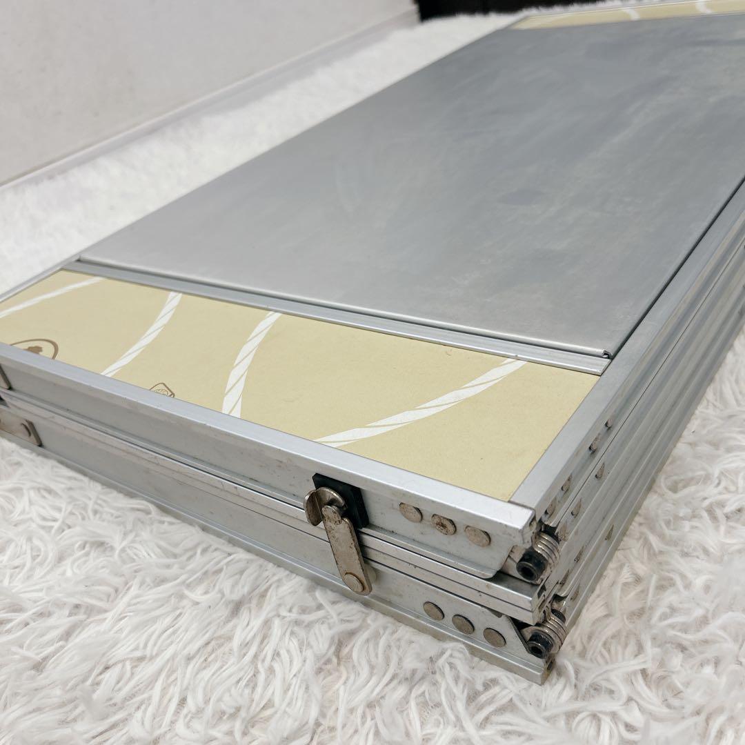 Coleman スリム四折BBQテーブル 横幅160cm