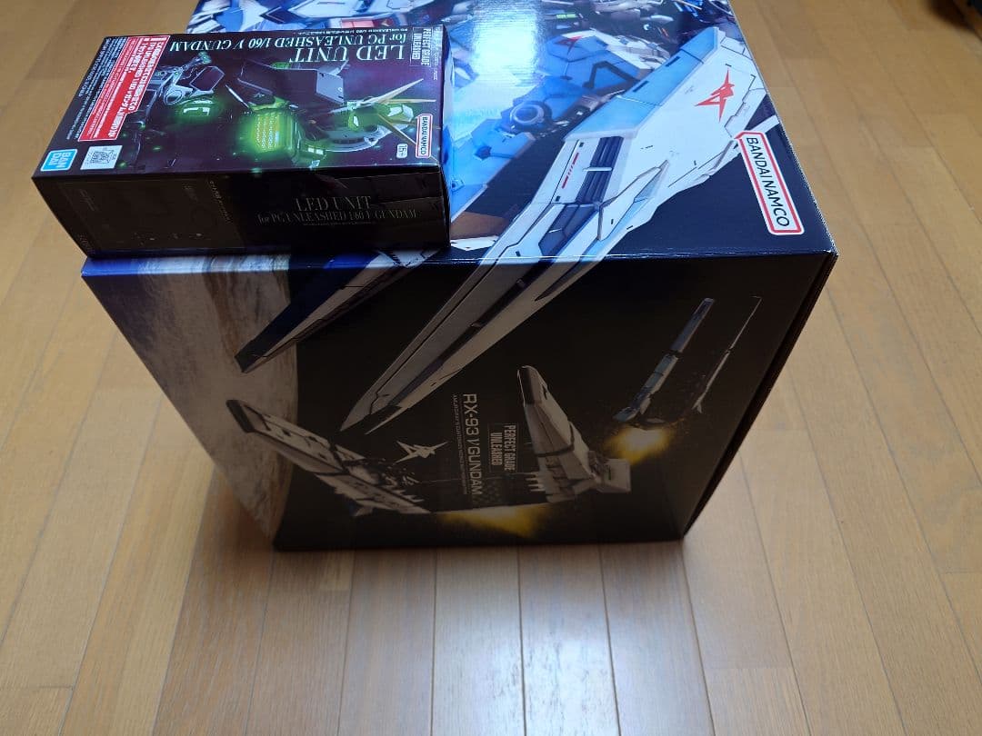 【新品未開封】PG　UNLEASHED1/60νガンダム+LEDユニット