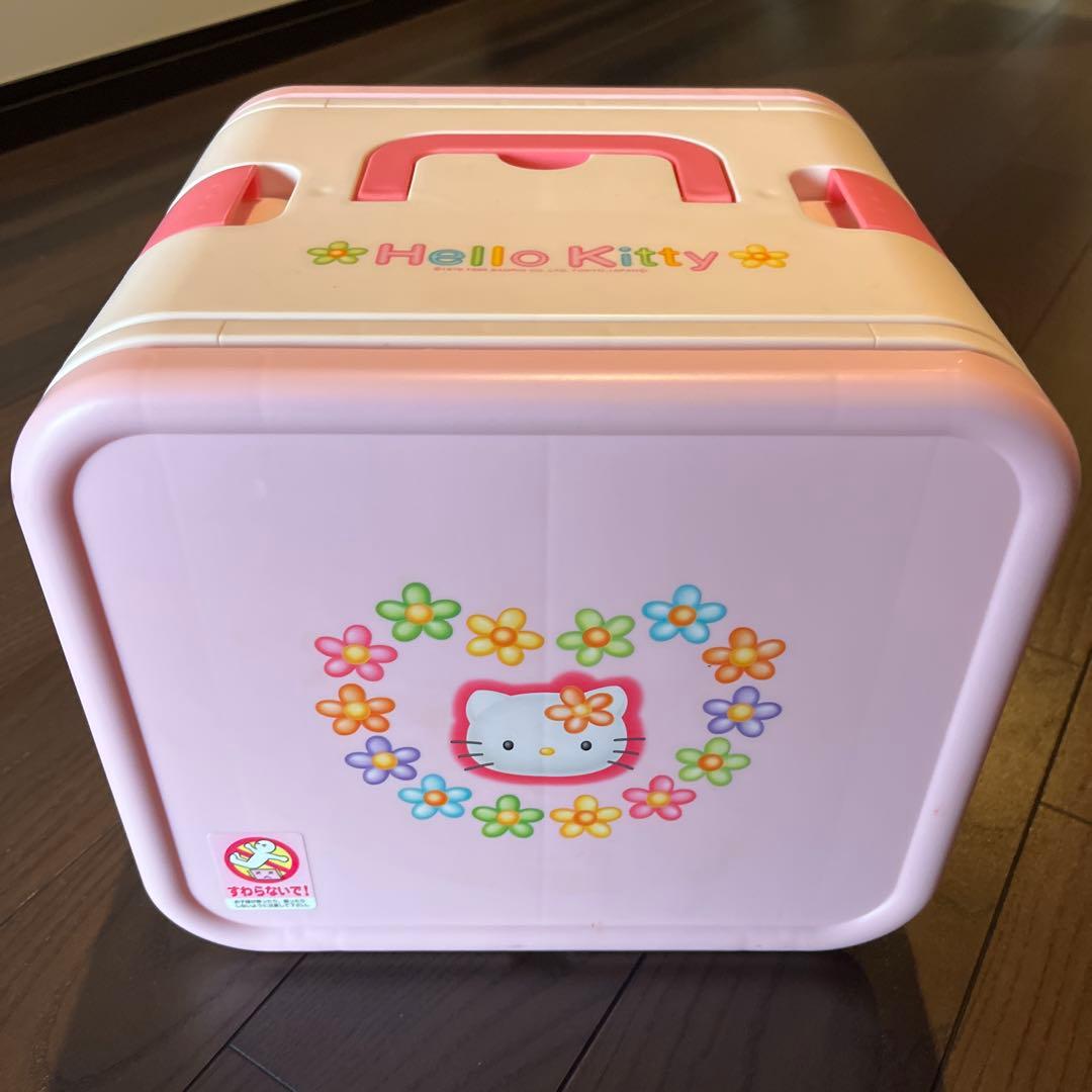 ハローキティ　クーラーボックス　テーブル