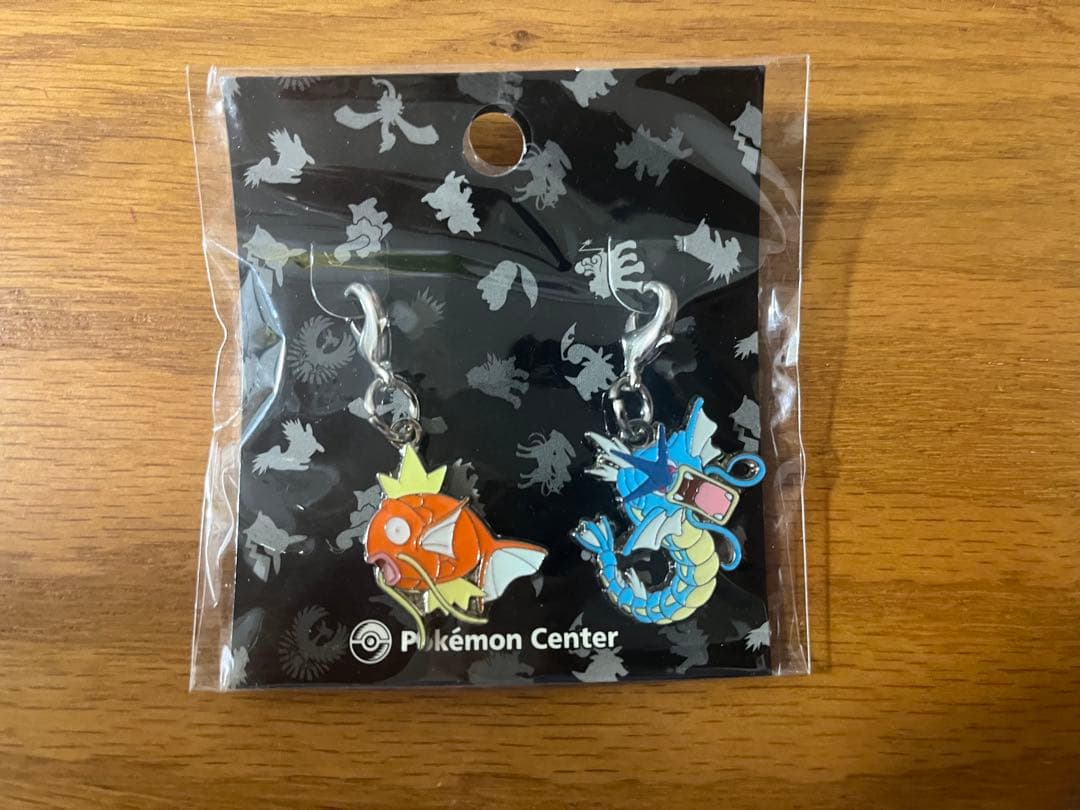 【激レア】ポケモンセンター限定　金のコイキング＆赤いギャラドス　メタルチャーム