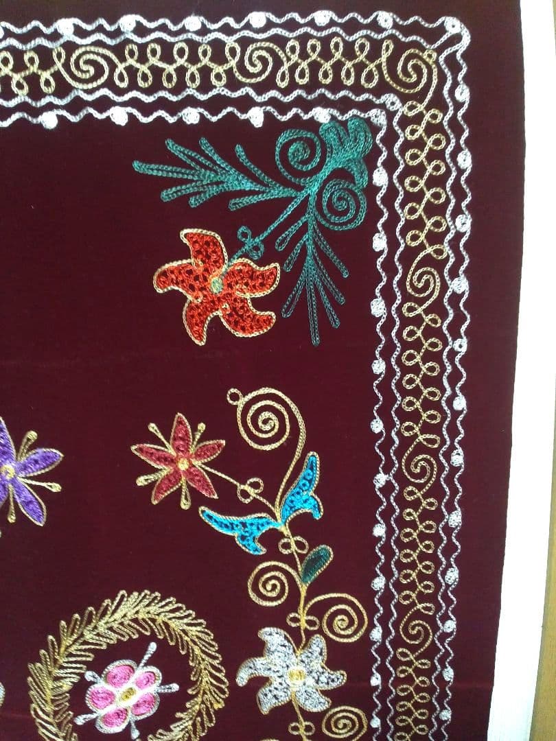 80年代製　ウズベキスタン製　ヴィンテージ　スザニ刺繍　テーブルクロス　壁掛け