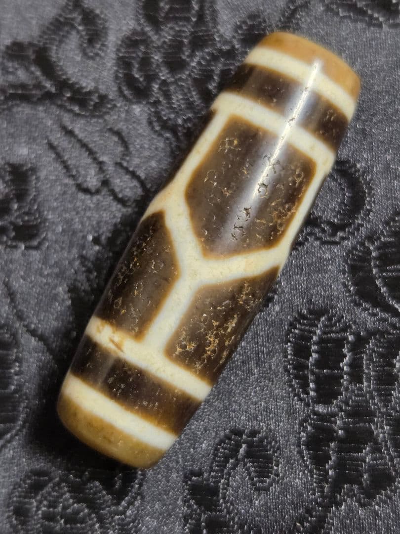 097　天珠　正統派　上質　亀甲長壽天珠　dzibeads　！