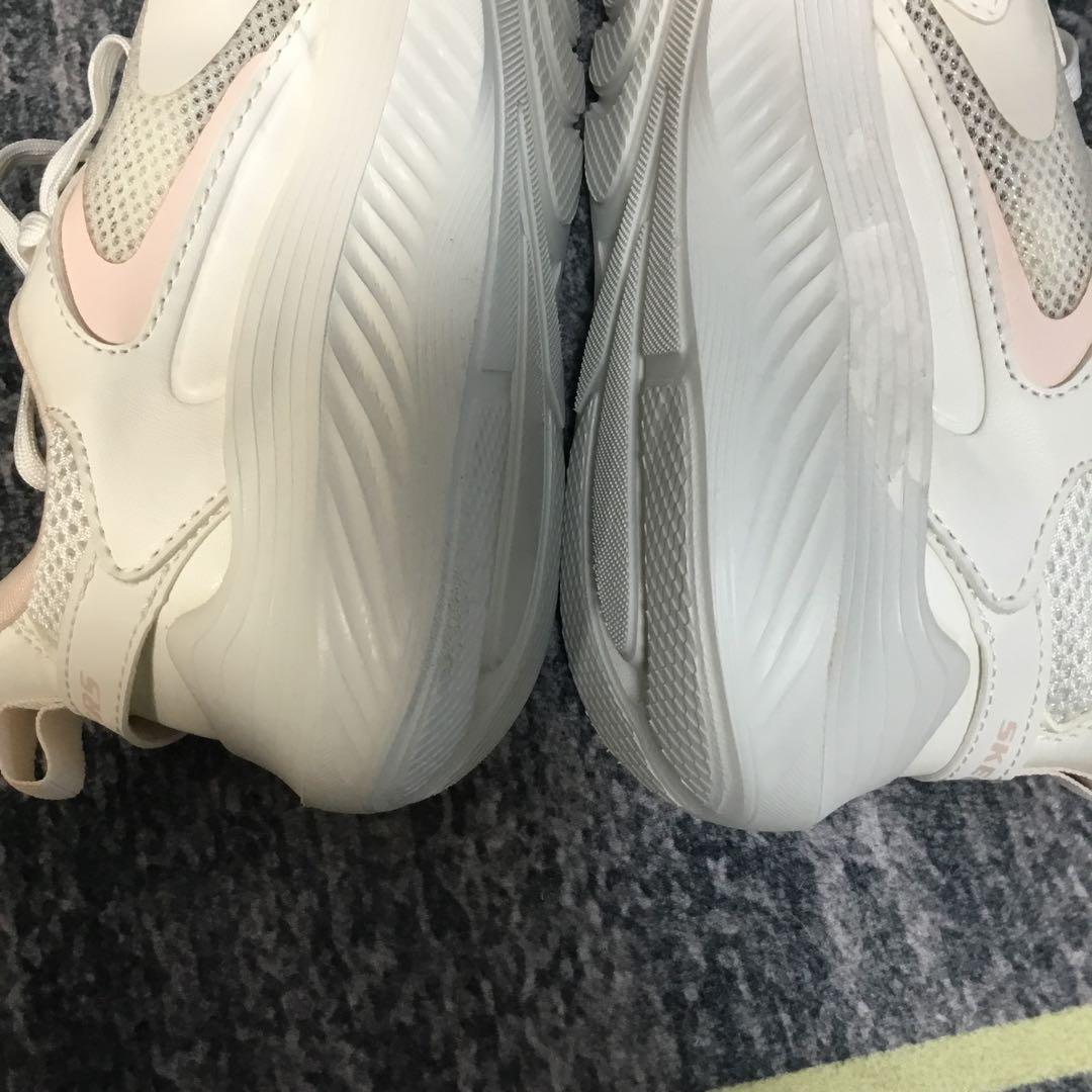 Skechers 女性用スニーカー ホワイト